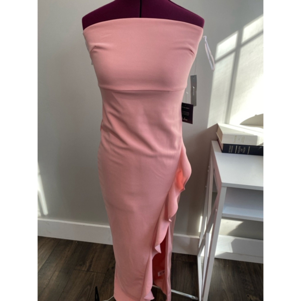 NWT Lulu’s Strapless Ruffle Gown Small